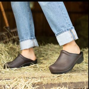 DANSKO Women's Dark Brown Sonja Slip On Leather  Clogs Size EU 38 US 7.5-8   CON
